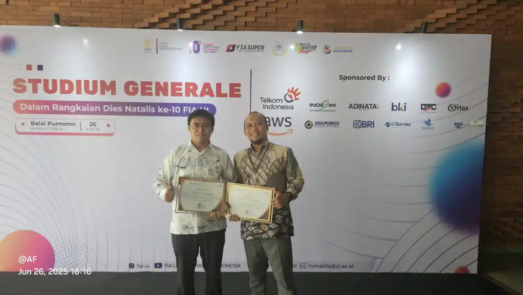 Ismail Khozen, manager Pratama Institute (kiri) dan Ahmad Fauzi, partner (kanan) di acara dies natalis FIA UI