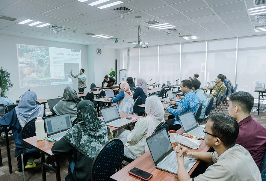 Kegiatan Belajar Mengajar (KBM) Pratama Writing Class