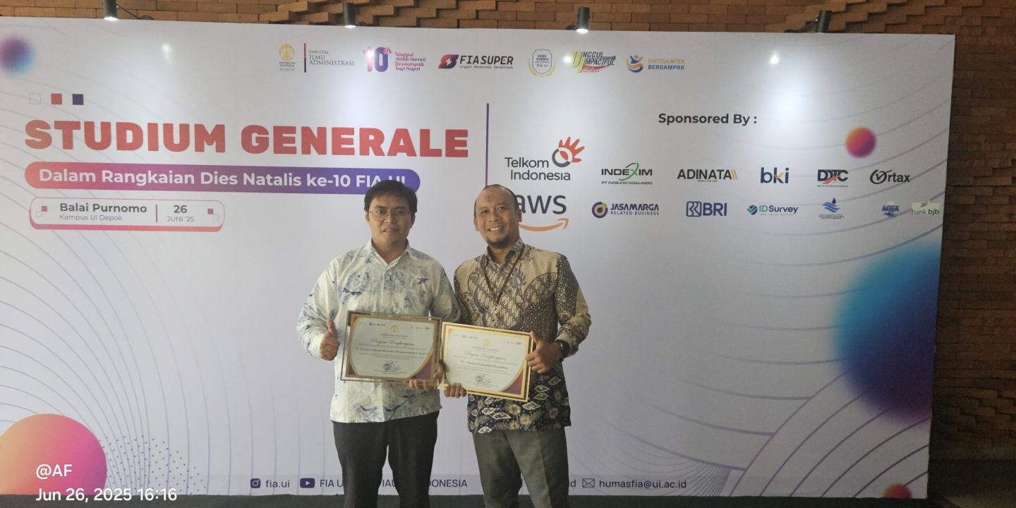 Ismail Khozen, manager Pratama Institute (kiri) dan Ahmad Fauzi, partner (kanan) di acara dies natalis FIA UI